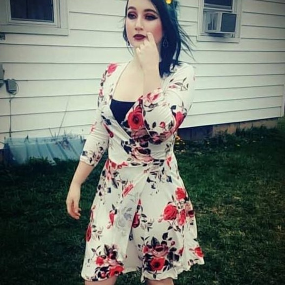 Wishful Park Dresses & Skirts - REDUCED beautiful floral print dress, Great cond.